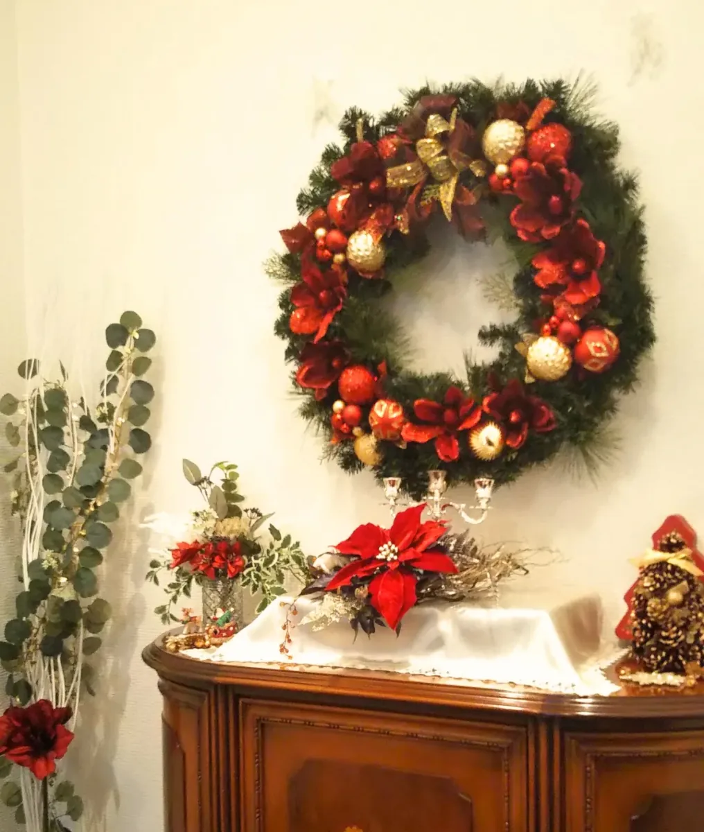 1月中~12月25日の間はクリスマス装飾が施されます